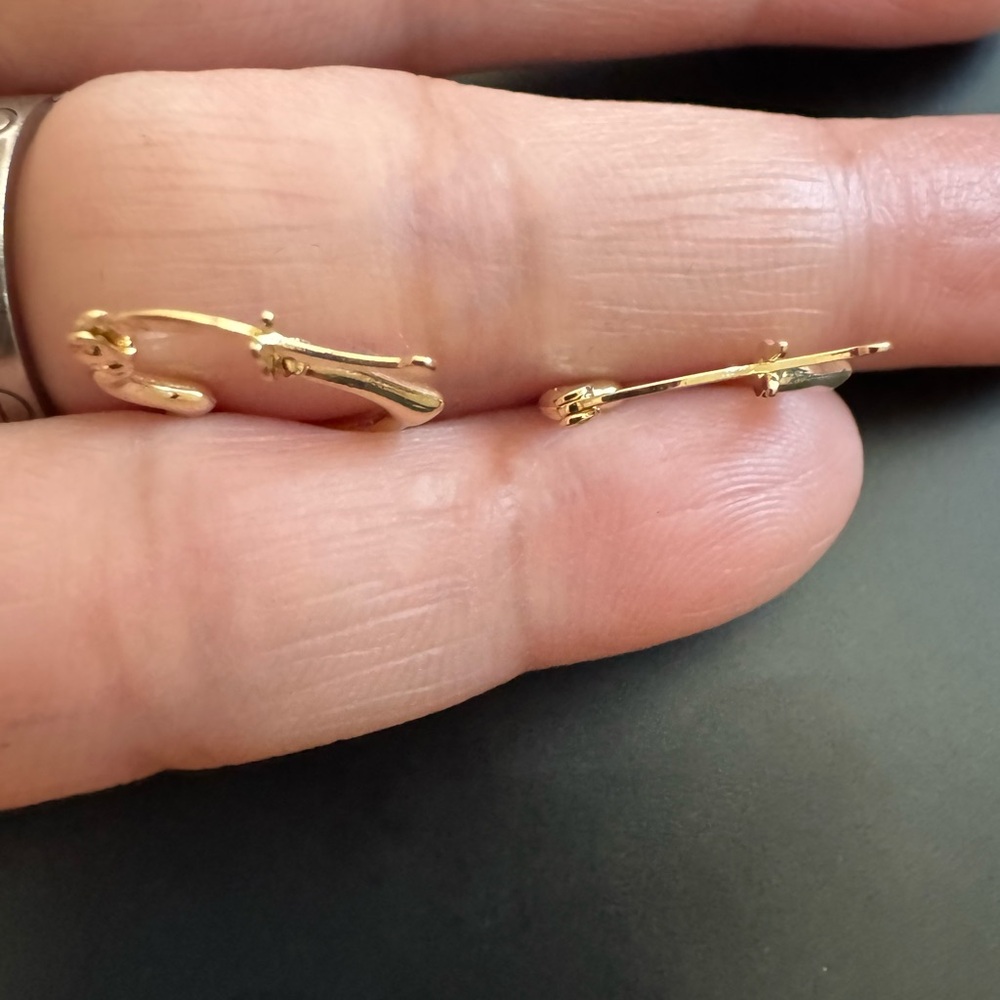 SOLD REAL 18k Gold Heart Hoop Earrings NWOT - Picture 4 of 5